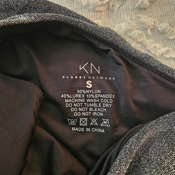 Klassy Network Shimmery Black One Shoulder Crop Top Small - Picture 2 of 3